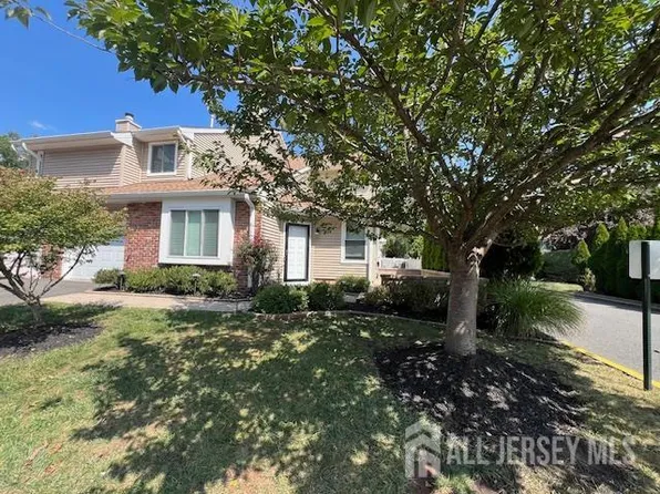 94 Driftwood Dr, Somerset, NJ 08873