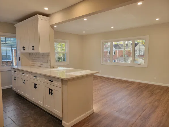 (undisclosed Address), Fresh Meadows, NY 11366