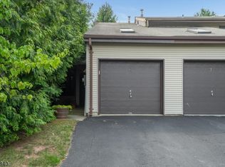 6 Peach Ct, Flemington, NJ 08822