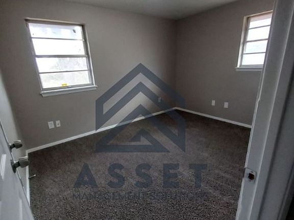 4th image of 2849 SE 45th St