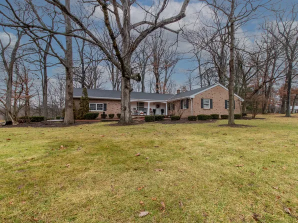 111 Timber Ridge Rd, Lexington, IL 61753