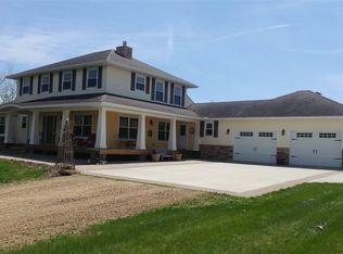 53599 Endres Dr, Lake Crystal, MN 56055