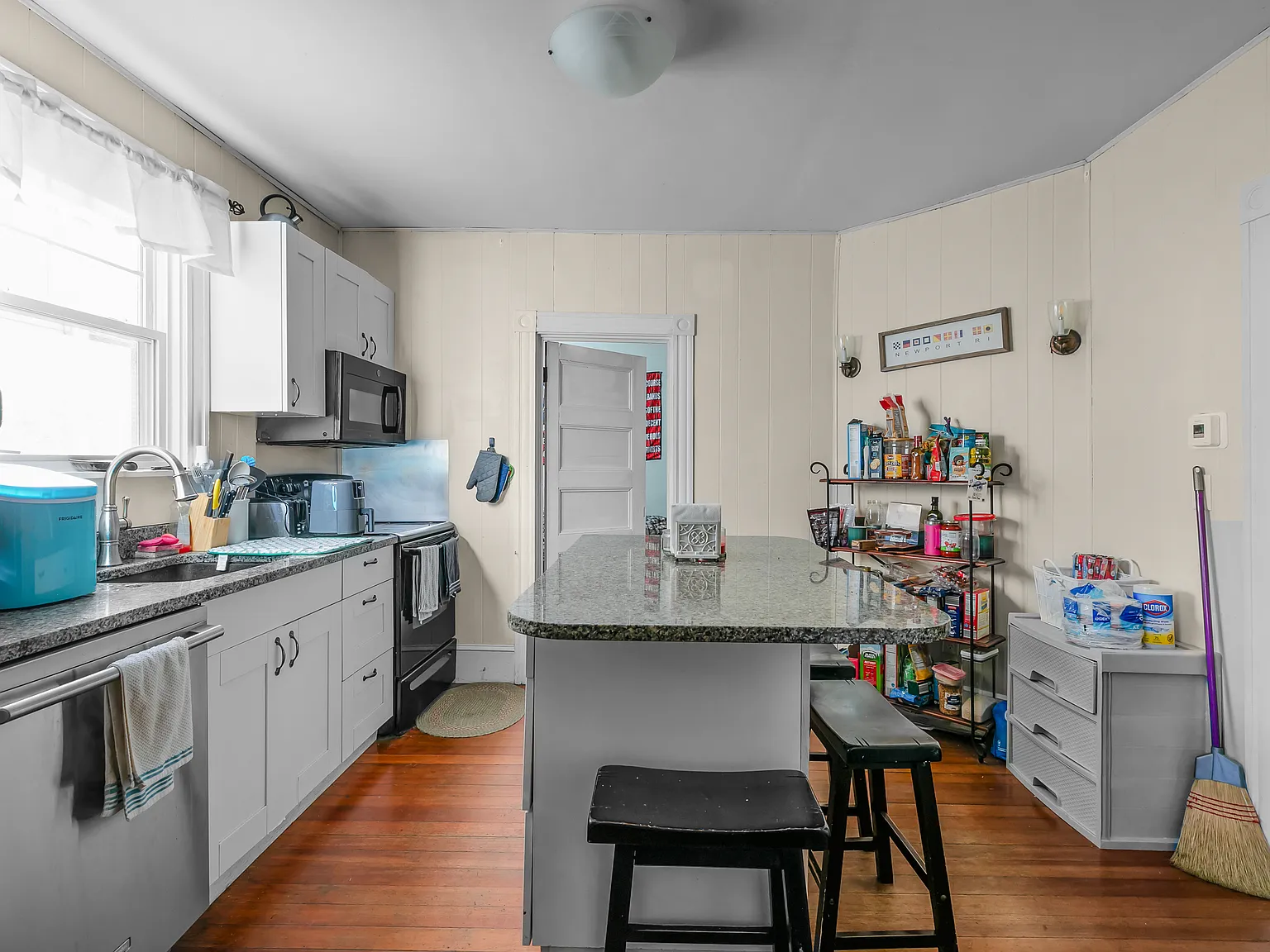 31 W Narragansett Ave — Photo 1