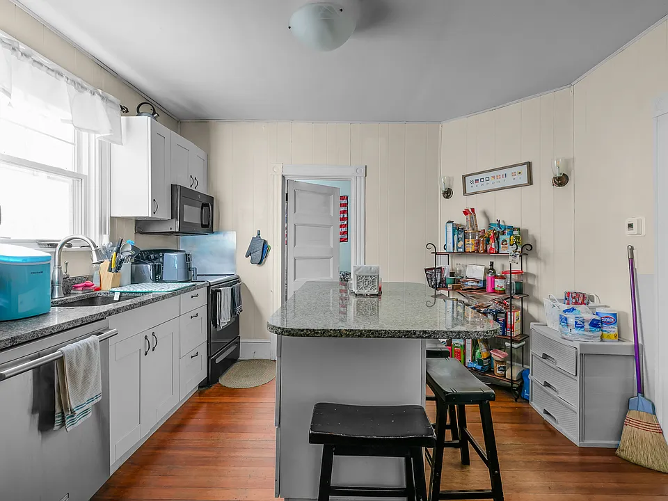 31 W Narragansett Ave #1