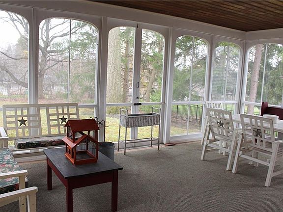 4th image of 84 Woodside Dr