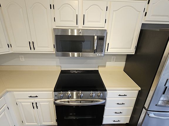 5th image of 18401 Harvest Meadows Dr E