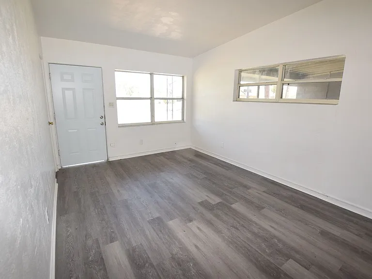 104 W Lancaster Rd — Photo 11