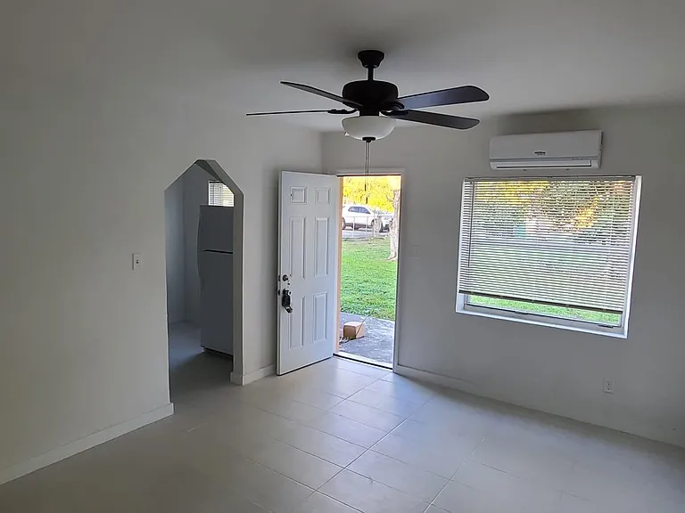 237 SW 13th St — Photo 1