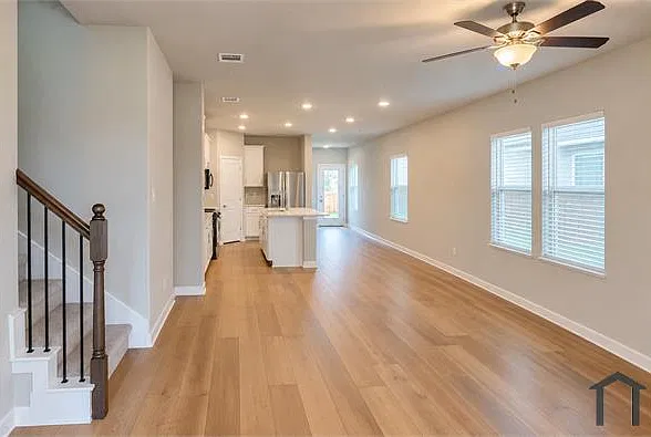 6 bed, 2352 sqft, $3,600 — Photo 4