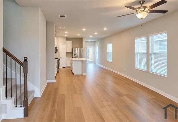 4th image of 3285 Mint Springs St