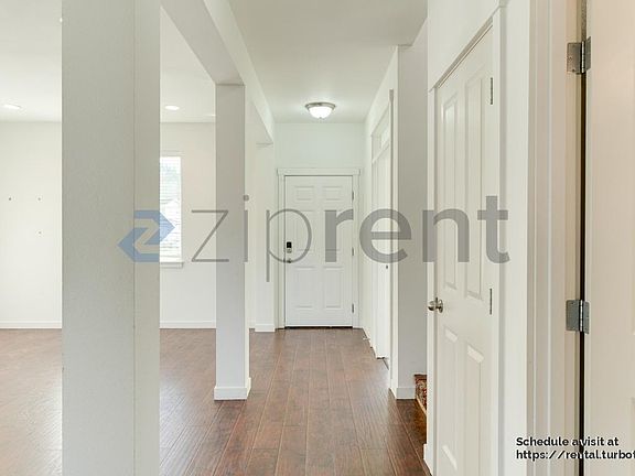 4th image of 1521 50th St NE
