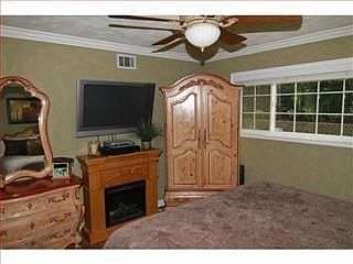 5th image of 902 Furlong Dr