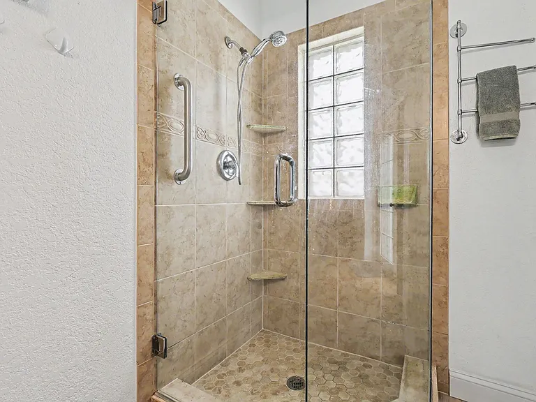 310 Madison Ave — Photo 20