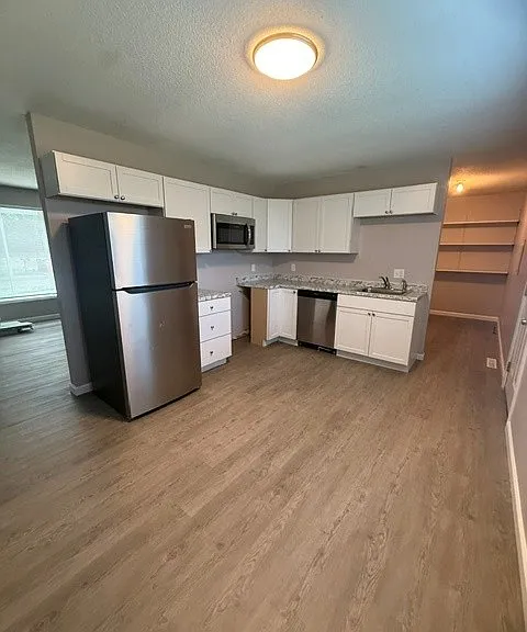 1602 Kings Way — Photo 4