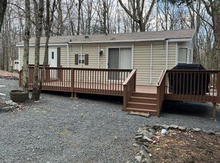 154 Navajo Ln, Shohola, PA 18458