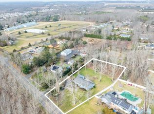 1198 Middle Rd, Riverhead, NY 11901