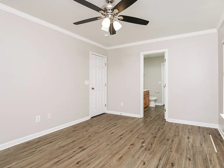 1650 Southcross St — Photo 13