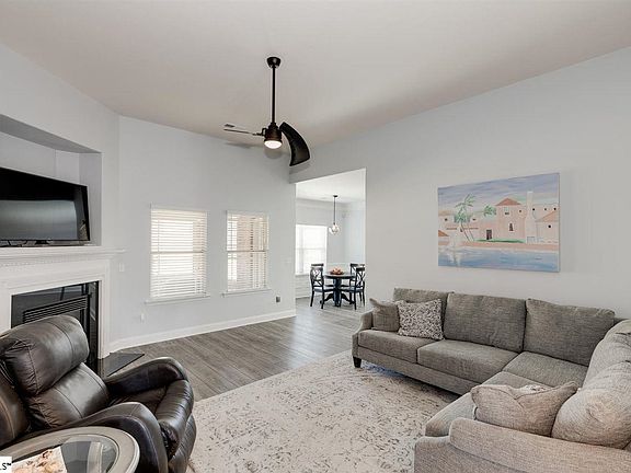 4th image of 67 Dandie Dr