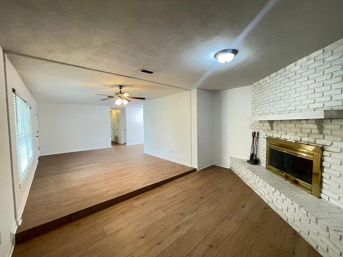 3 bed, 2.0 bath, 1320 sqft, $2,295 — Photo 3