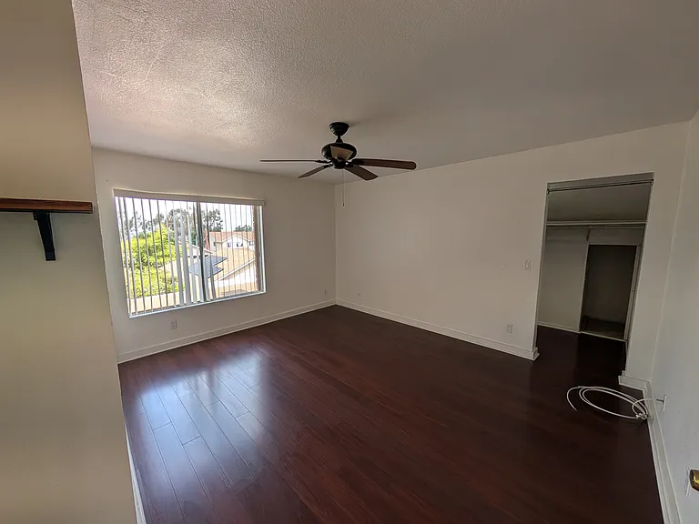 1094 Stillwell Ave — Photo 9