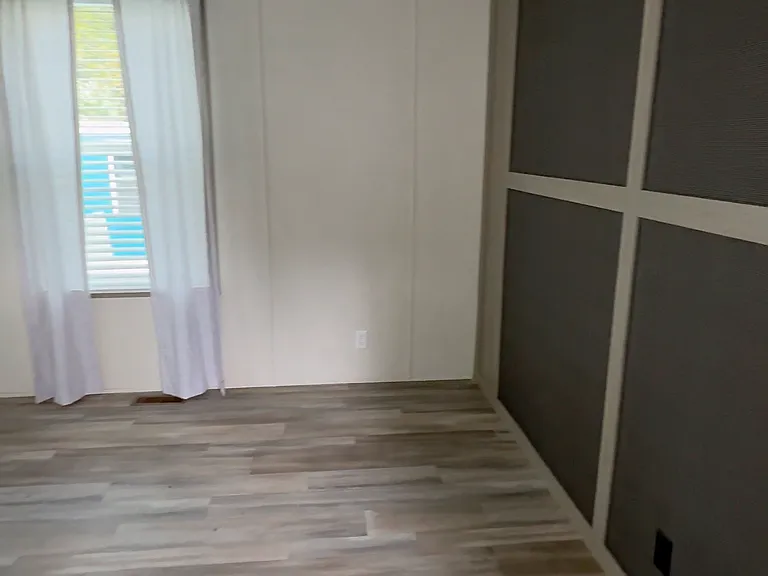 605 Larimore Cir — Photo 10