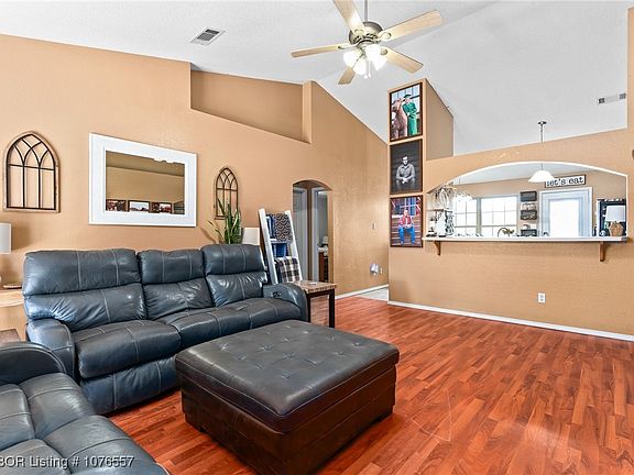 5th image of 3607 Owen St