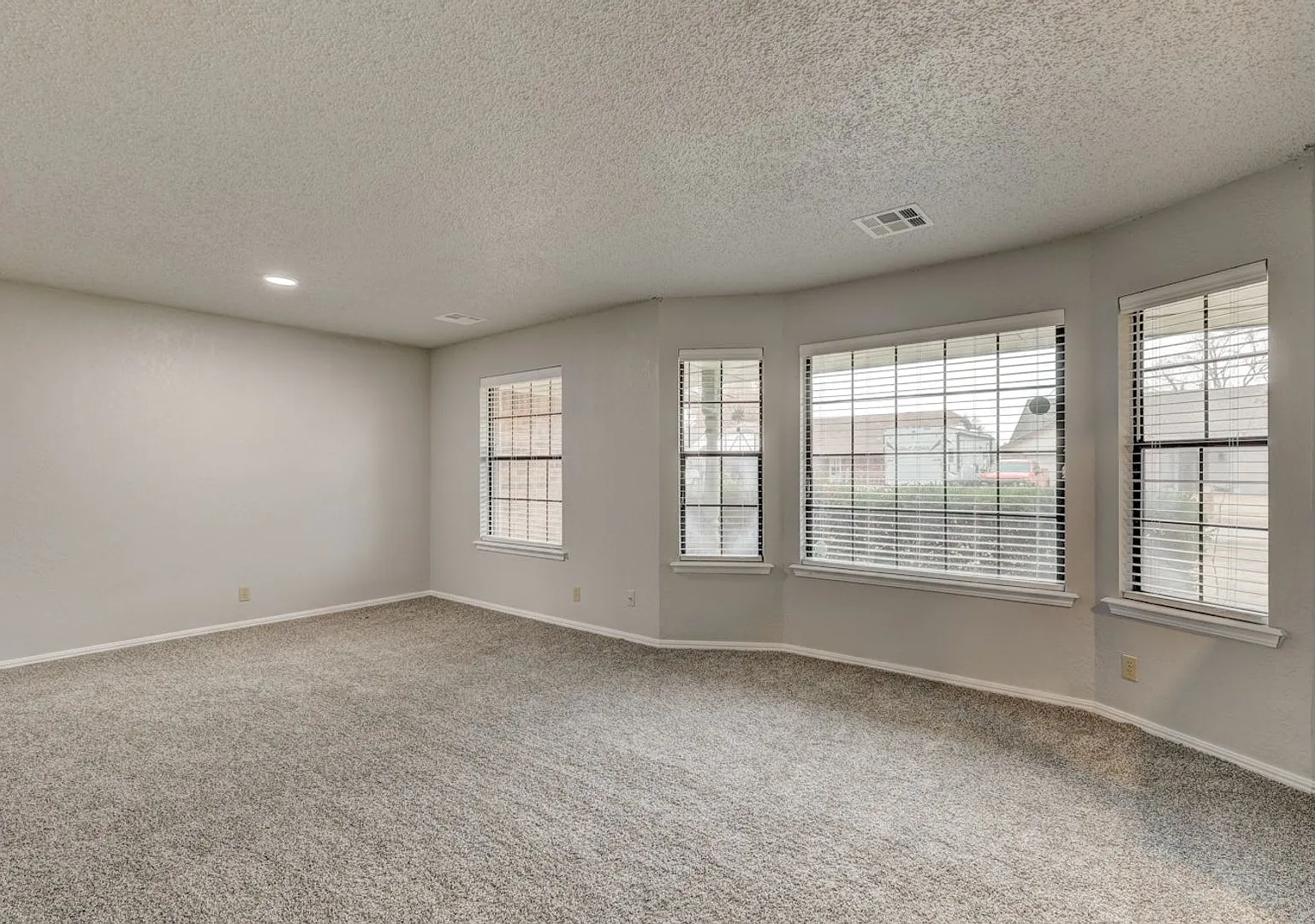 For Lease: Large updated home in Moore! Storm Shelter included! — Photo 4