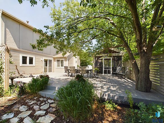 4th image of 4904 S Pheasant Ln