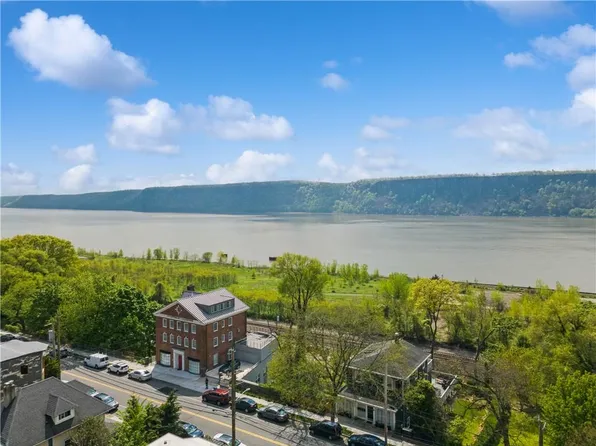 400 Warburton Avenue #4, Hastings-on-Hudson, NY 10706