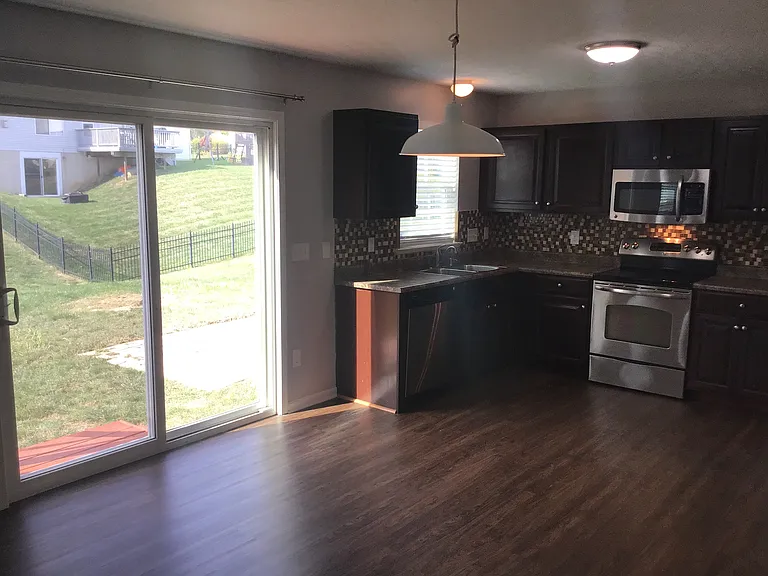 1141 Promenade Dr — Photo 2
