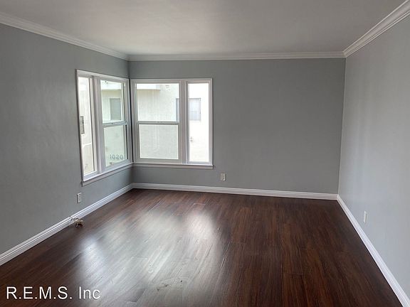 4th image of 1014 Sunset Dr