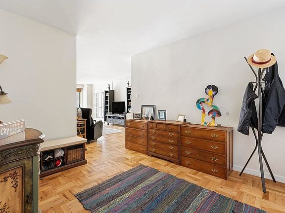 5th image of 300 E 40th St APT 6T