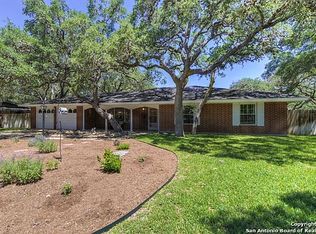 401 Meadowbrook Dr, Hollywood Park, TX 78232