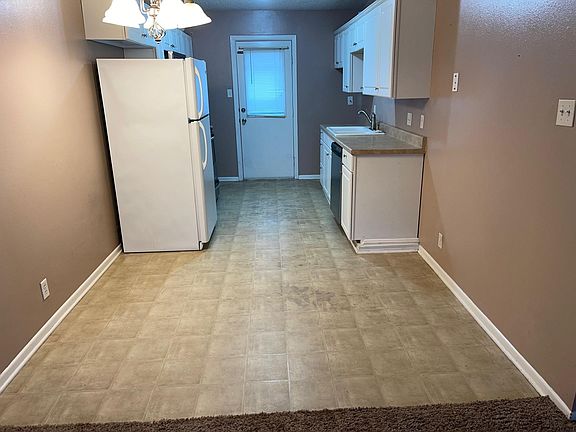 3rd image of 3311 Garland Ave #B