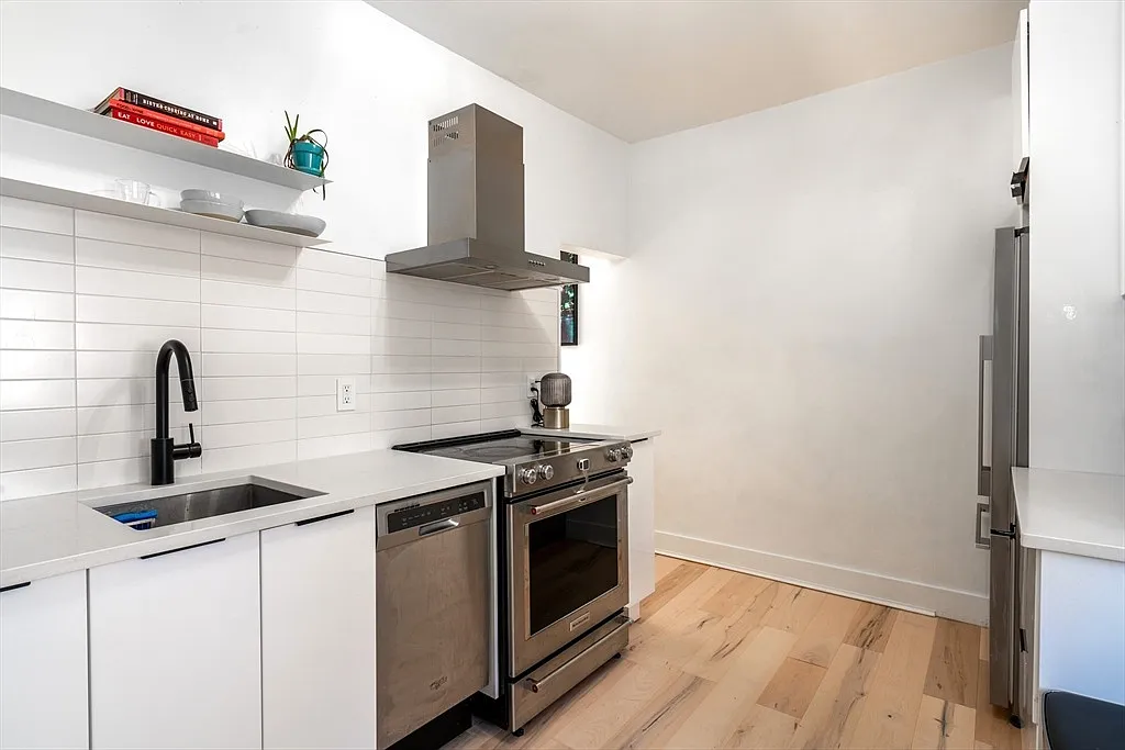 2 bed, 1050 sqft, $2,550 — Photo 4