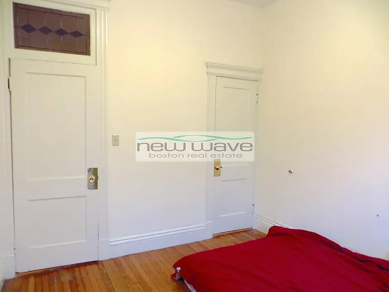 100 Queensberry St #3 — Photo 5