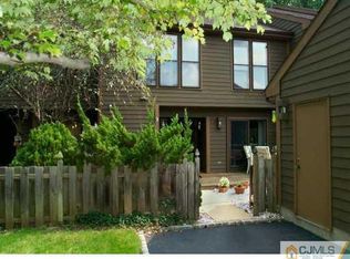13 Hickory Hollow Ct, Edison, NJ