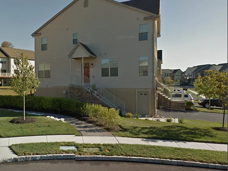 110 Tyler Dr — Photo 2