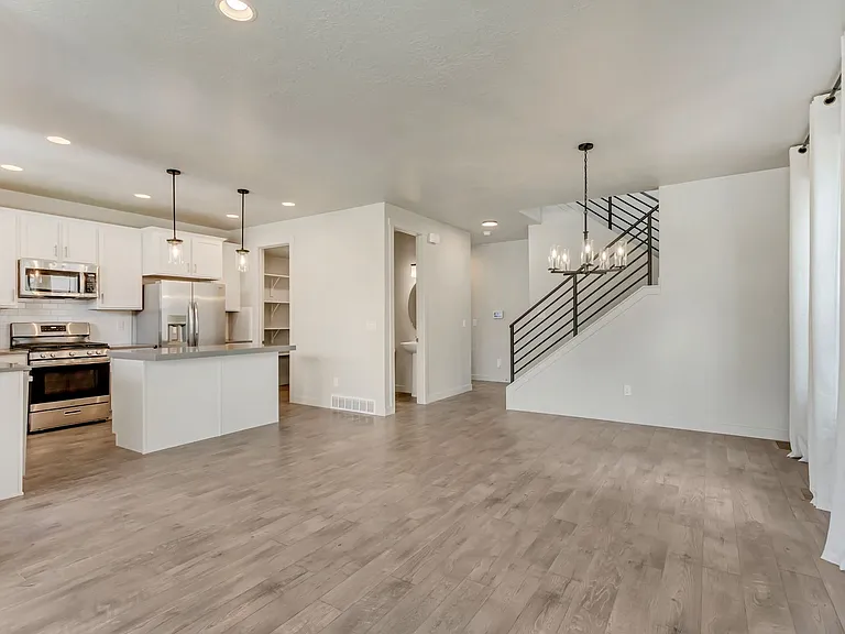 2412 N Sunmore Way — Photo 5