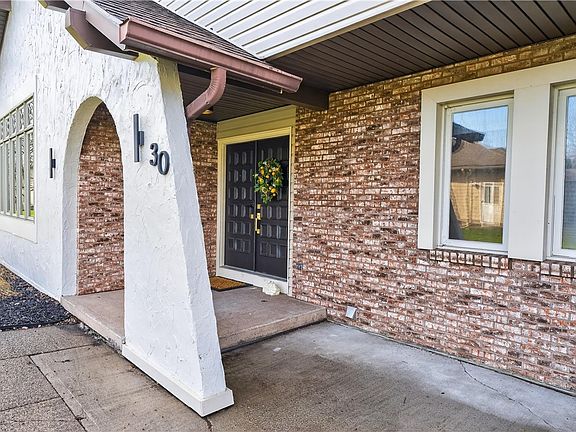 3rd image of 30 Silver Ridge Dr
