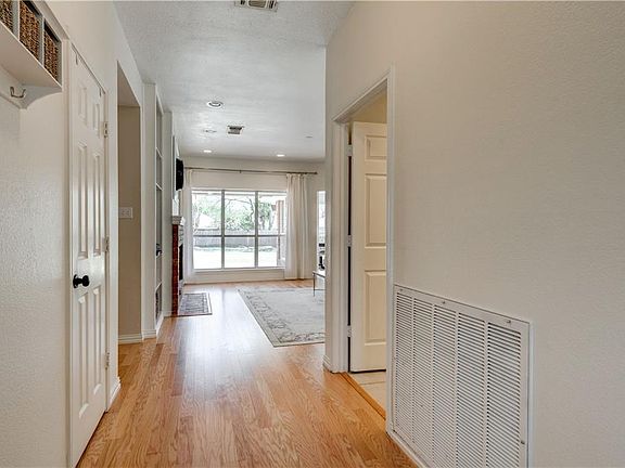 4th image of 6804 Hadley Dr