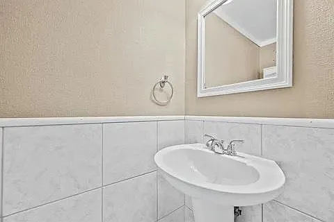 217 Bellwood Ct — Photo 8