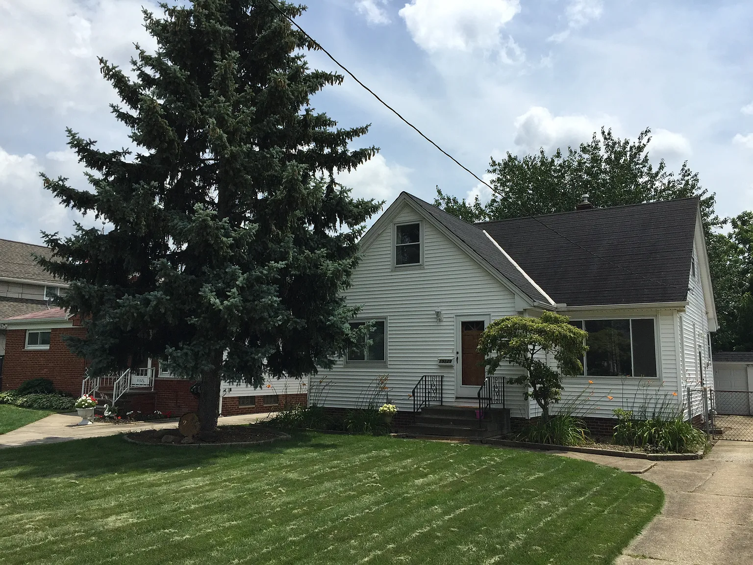 19129 Puritas Ave photo 1