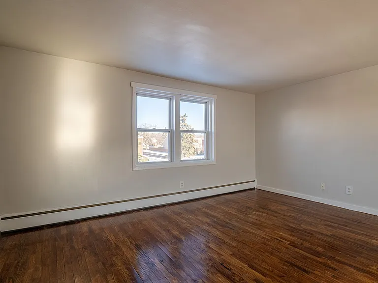 52 Linda Dr — Photo 3