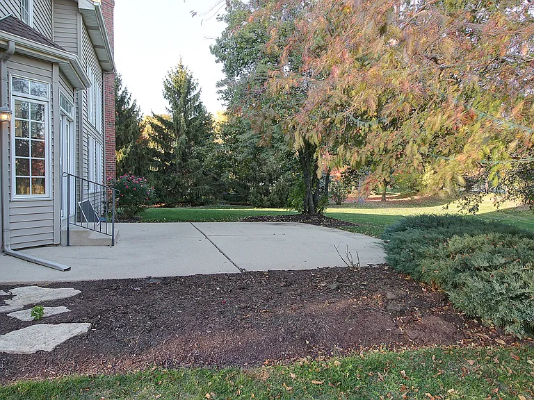 26025 Whispering Woods Cir — Photo 39