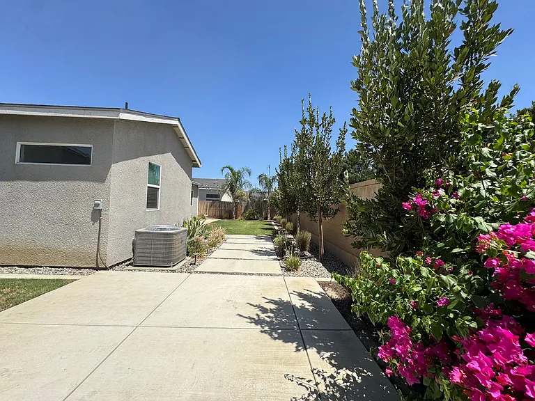 2637 W Andrew Ln — Photo 38