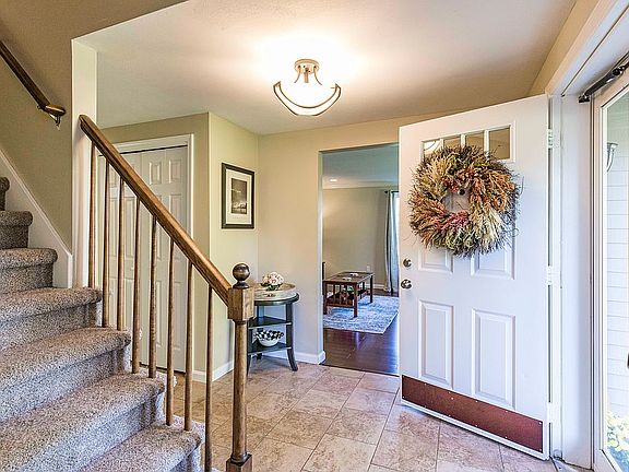 5th image of 7667 Charlemont Dr