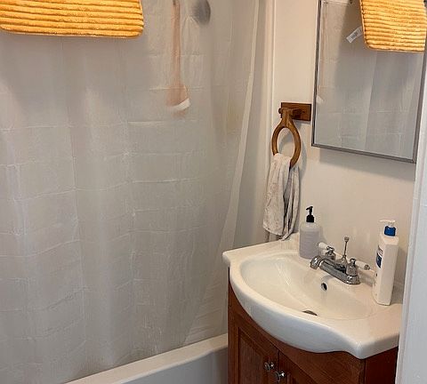 5th image of 114 E Logan St