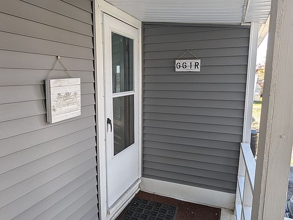 3rd image of 66 Railroad Ave #1R