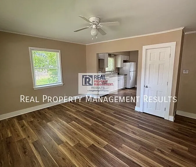 1500 S Harlan Ave #B — Photo 2
